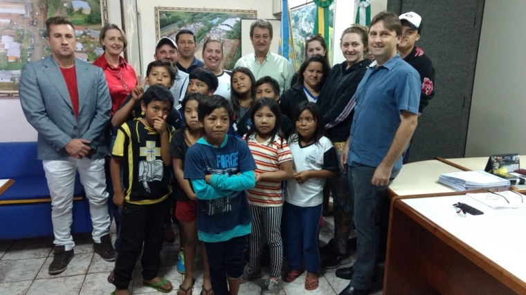 Prefeito Recebe Visita de Alunos de Escola da Reserva Indígena